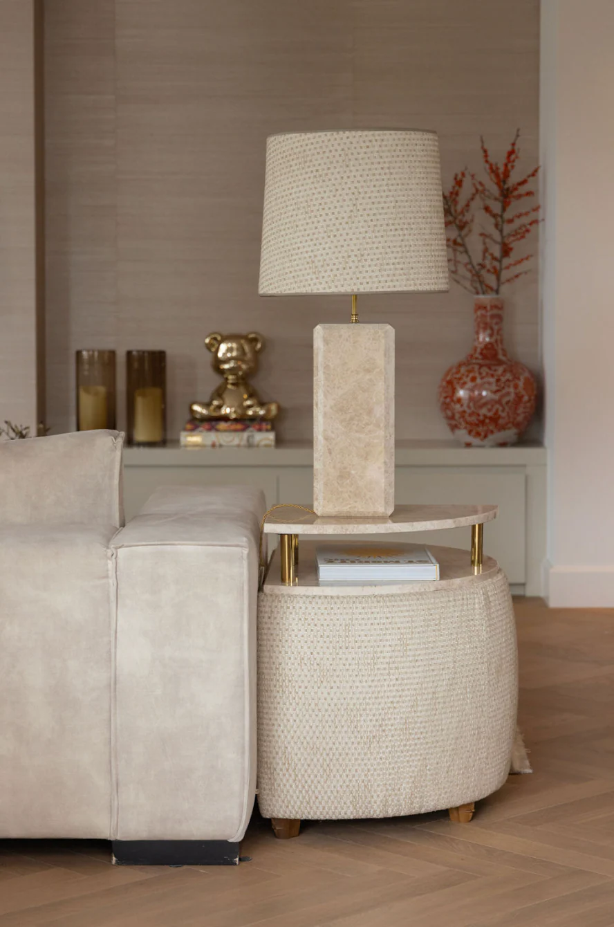 Bijzettafel van Atelier 21 12 in modern interieur