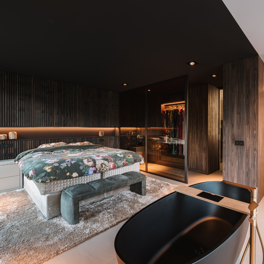 Donkere badkamer met hotel chique