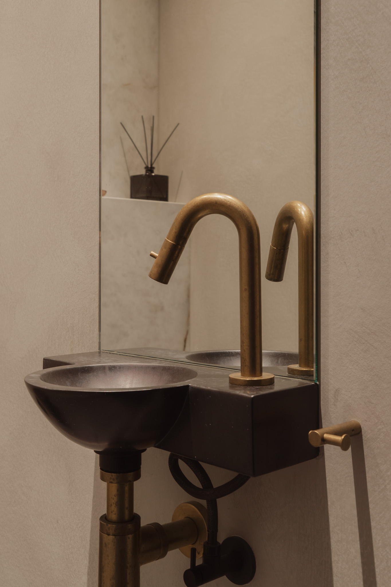 maatwerk fontein van Stone Company in Belgisch hardsteen