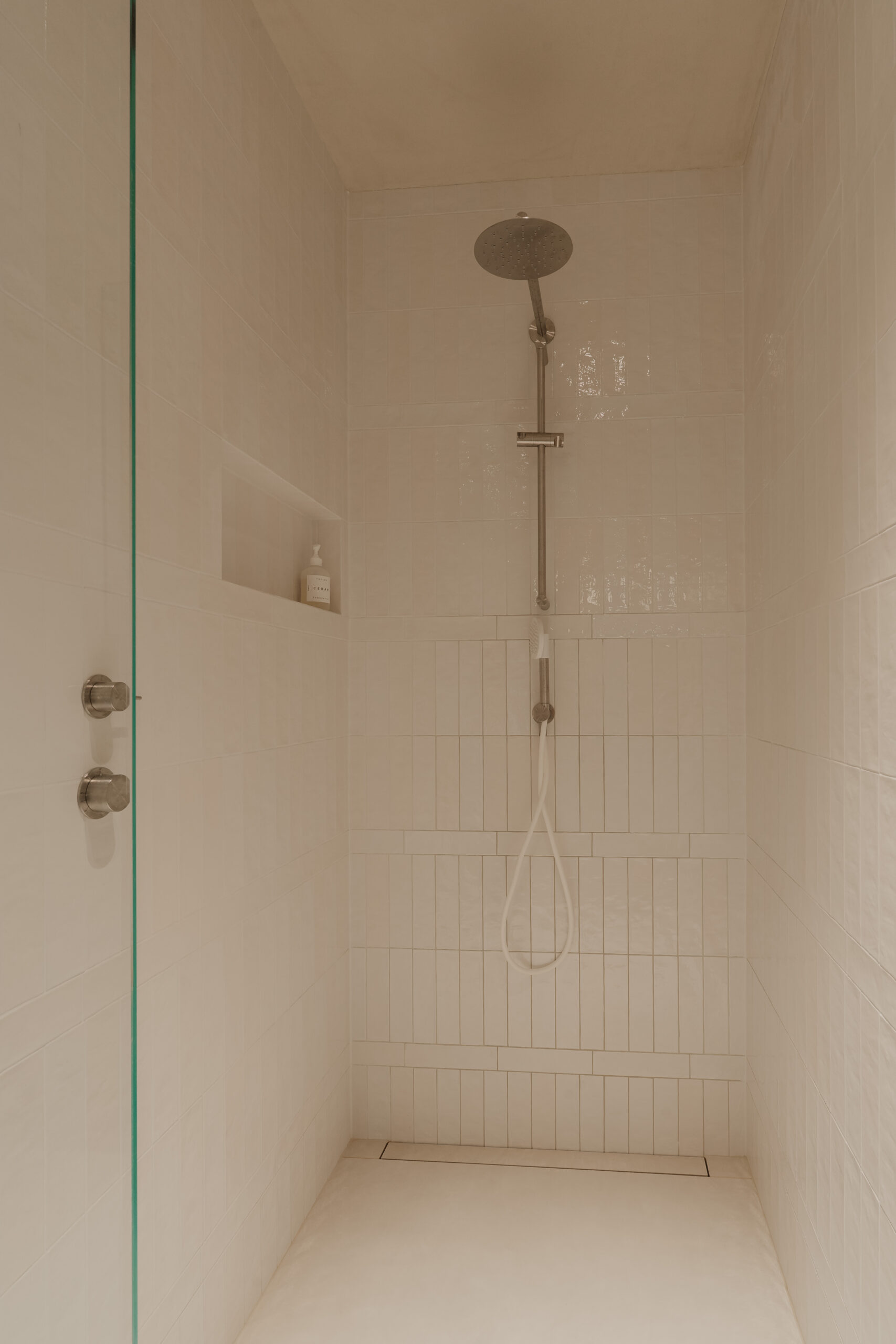 project stone company: doucheopstelling