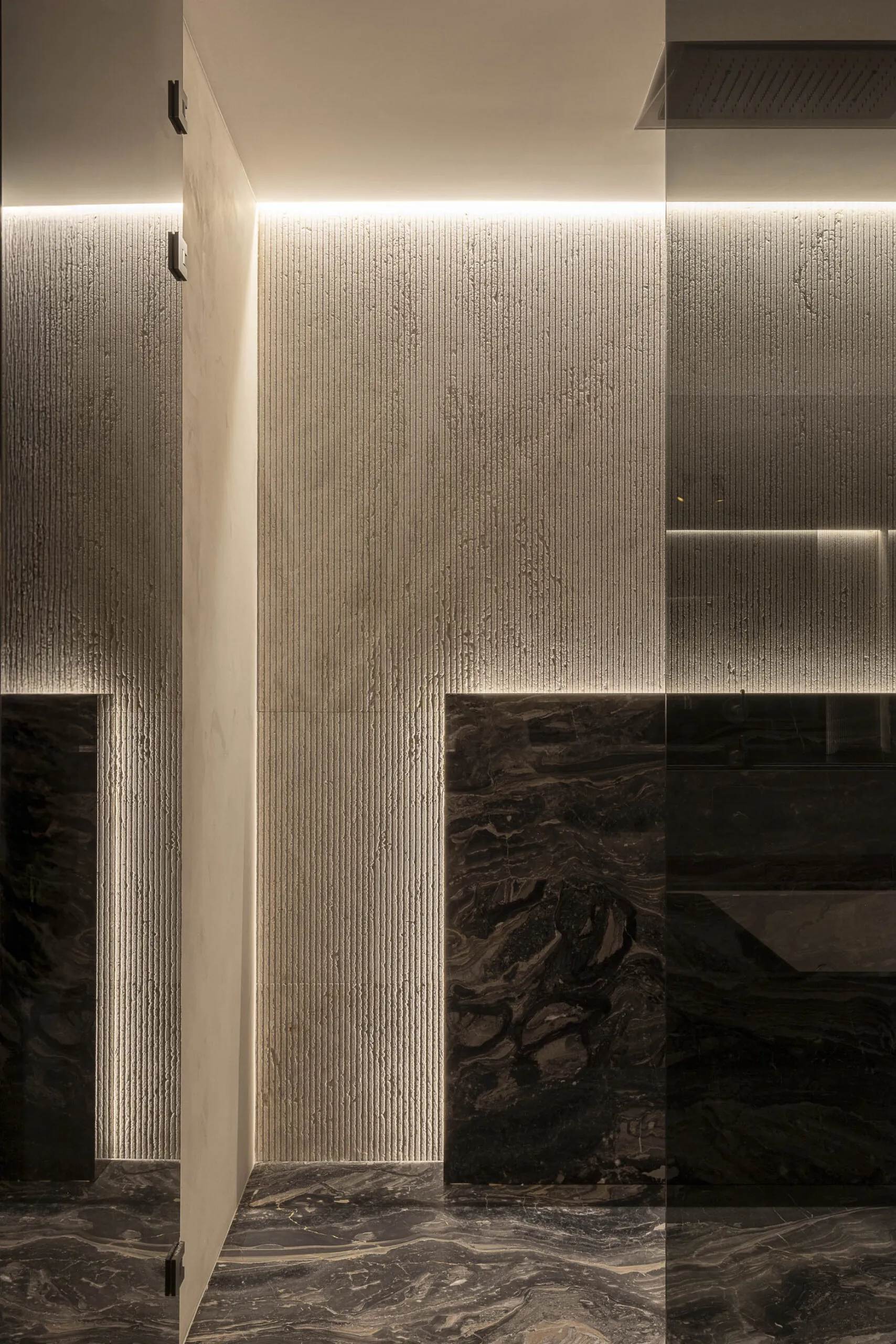 natuursteen badkamer combinatie vloer wand en maatwerk